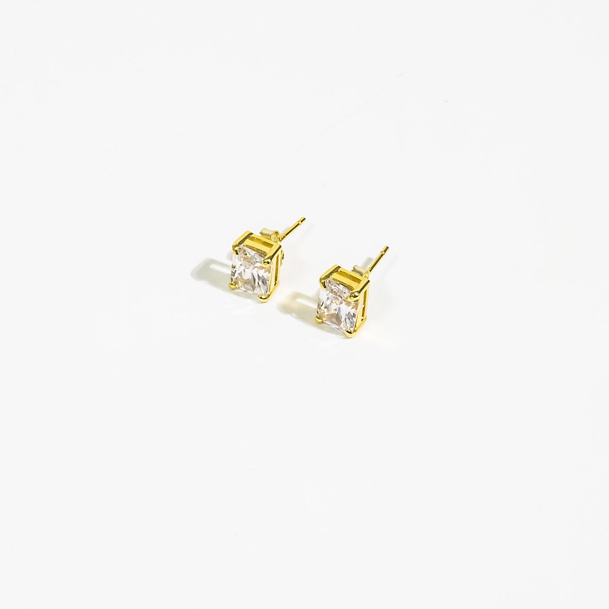 BOSS Simply Stunning Stud Earrings, gold-plated - Crowned